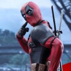 Hot Toys 1/6th Scale MMS347 Deadpool Collectible Figure