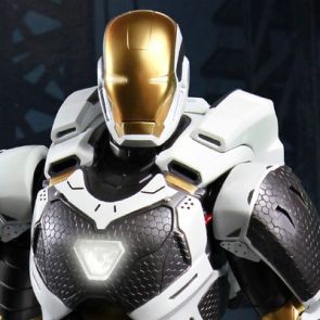 Super Alloy 1/4th Scale Iron Man 3 Starboost Figure