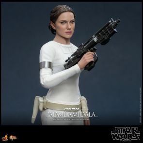Hot Toys MMS678 Star Wars Episode II: Attack of the Clones - 1/6th scale Padme Amidala Collectible Figure