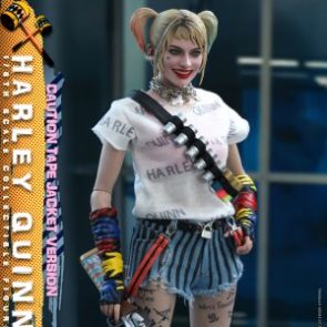 Hot Toys 1/6th Scale MMS566 Birds of Prey: Harley Quinn (Caution Tape Jacket Version) Figure