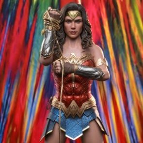 Hot Toys 1/6th Scale MMS584 Wonder Woman 1984 Collectible Figure