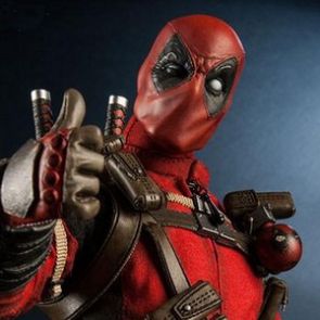 Sideshow 1/6th Scale Marvel Deadpool Figure