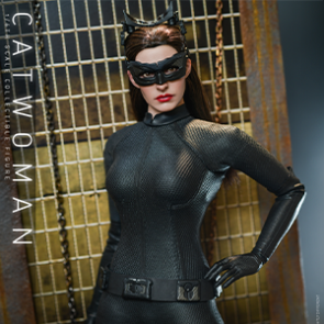 Hot Toys MMS627 The Dark Knight Trilogy - 1/6th scale Catwoman Collectible Figure